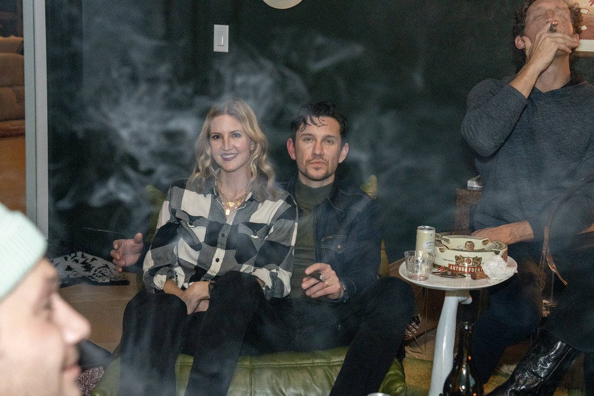 When the company is good, the moments are better. 🖤
#CincinnatiPhotographer #GoodVibesOnly #FamilyMoments #Q4Focus