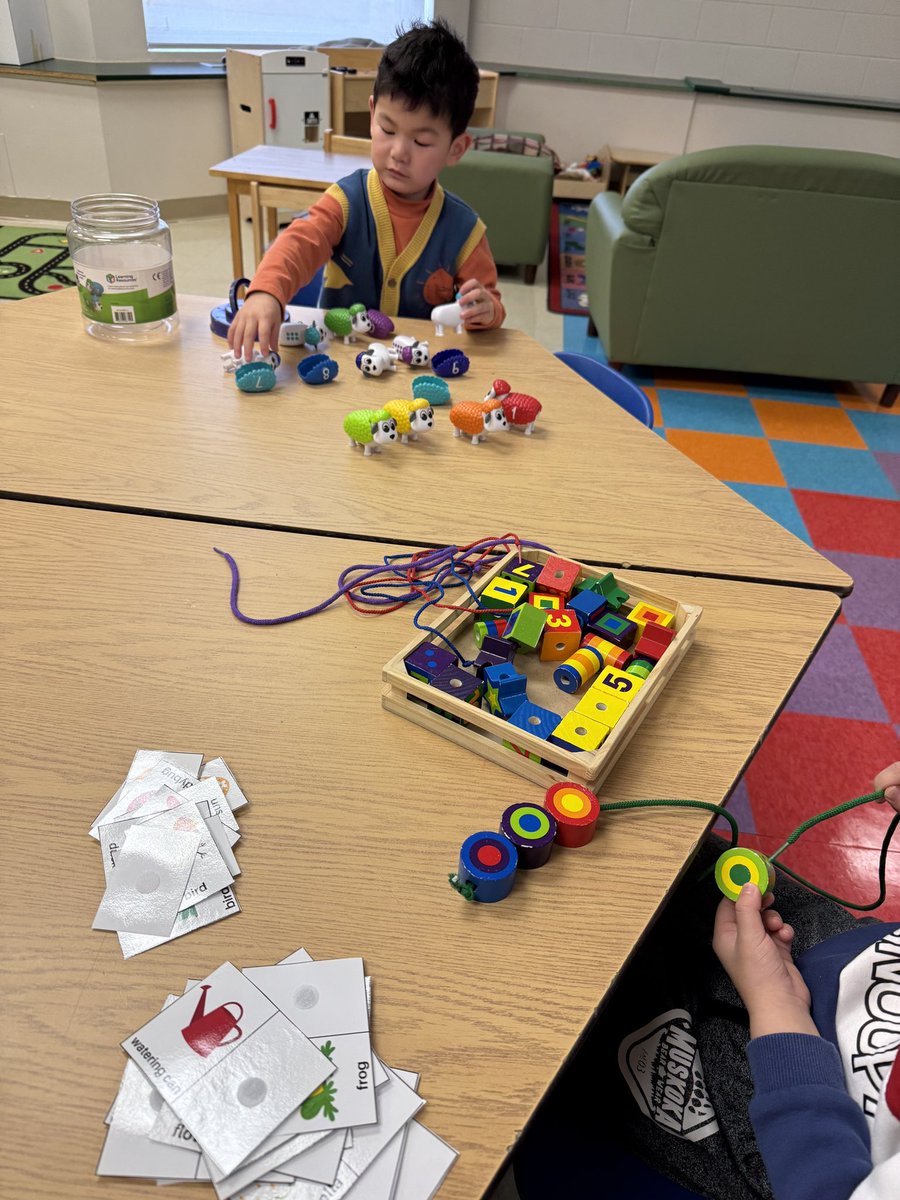 MrsPaczek's tweet photo. We are always busy in the Owl class! https://t.co/NzlNkmoThM