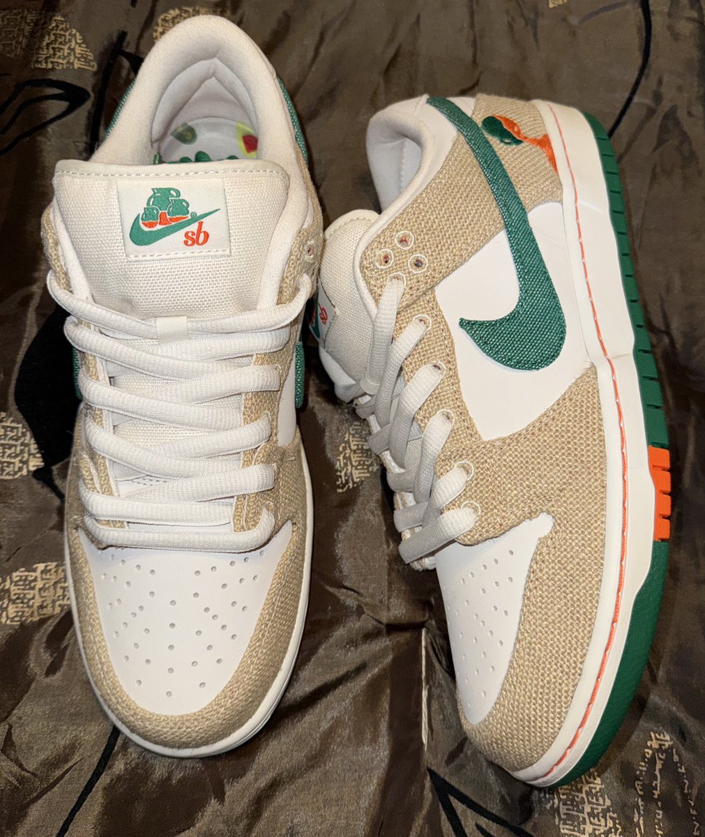 Sb_OrNothing's tweet photo. Nike SB Dunk Low “Jarritos” @nikesb x @Jarritos 🔥🔥🔥🤩🤩 My Favorite SB at the Moment 🥵🥵  #NikeSB #Jarritos #SBorNothing #Nike https://t.co/IEQX3BjzAg