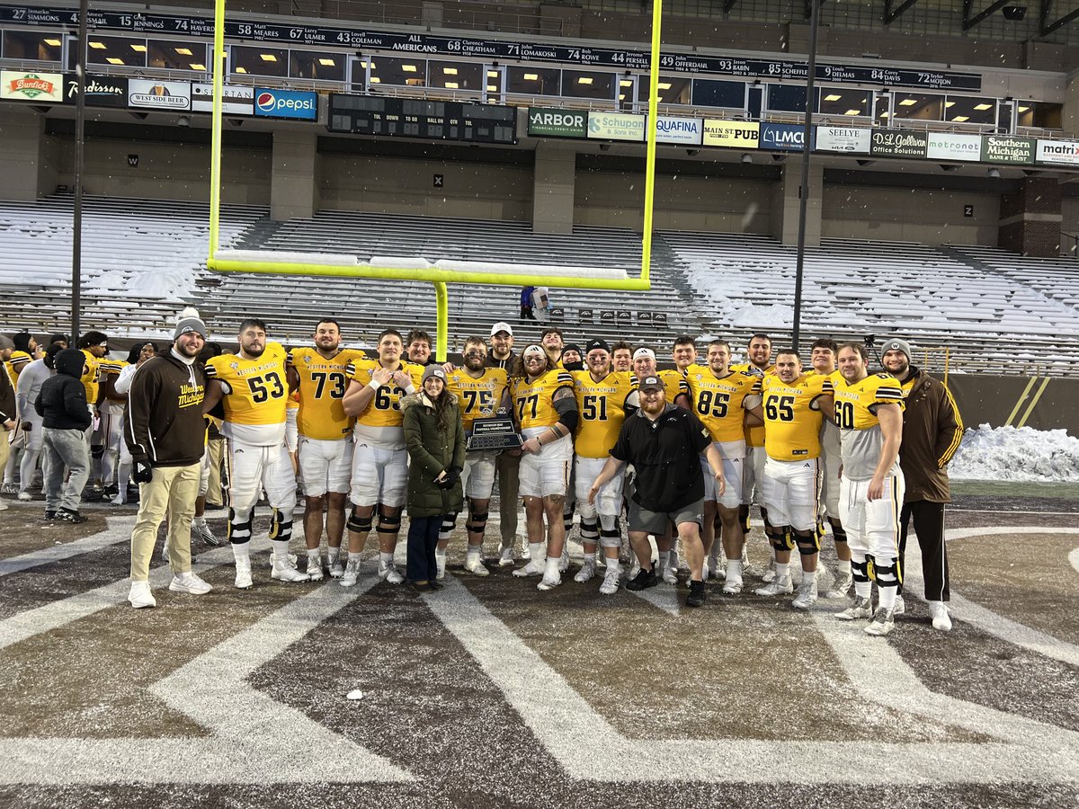 So incredibly GRATEFUL to coach this group of men! The same dudes every single day regardless of the circumstances. WORK WORKS! #PACC #EAT 🎳
