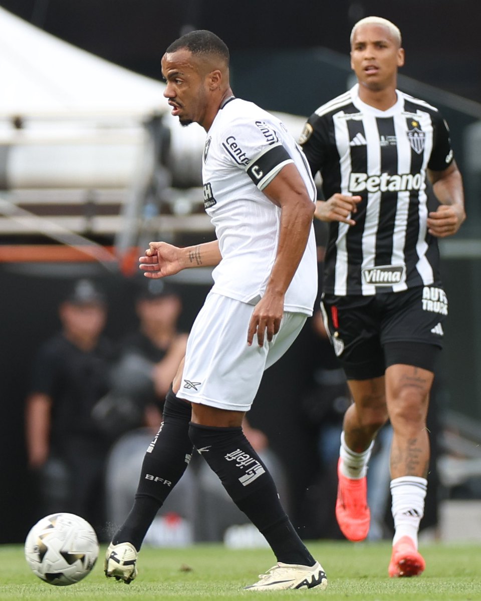 A primeira menção não podia ser diferente. Marlon Freitas, você é ídolo do Botafogo de Futebol e Regatas.

Passou por tudo, pelos momentos mais difíceis, pressão e agora pode dormir sabendo que deu de tudo para ser campeão da América.

Sujeito homem. Ídolo.