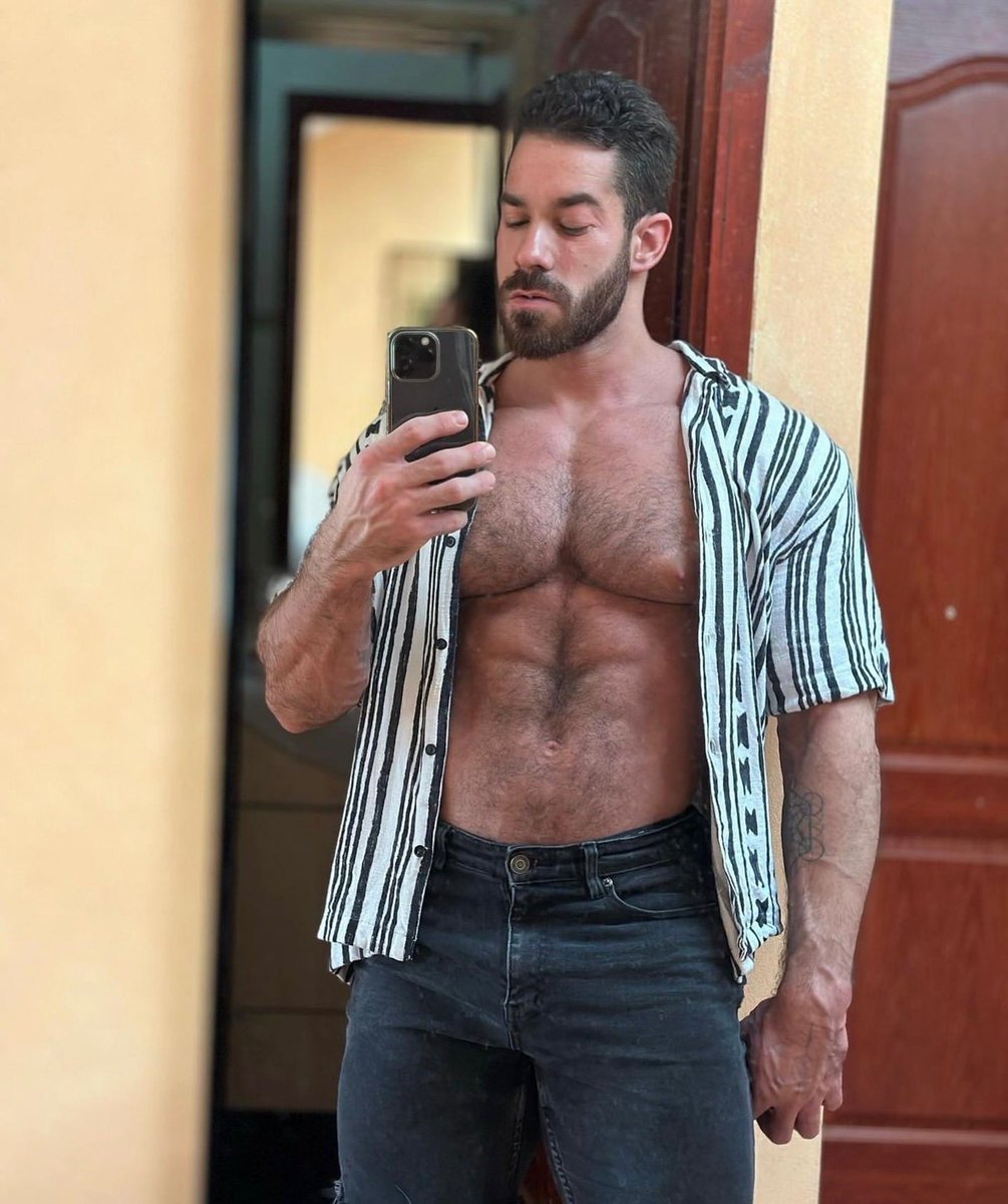 _rippedoliver's tweet photo. Outfit of the day😛😉 https://t.co/xBpO8xPT0A