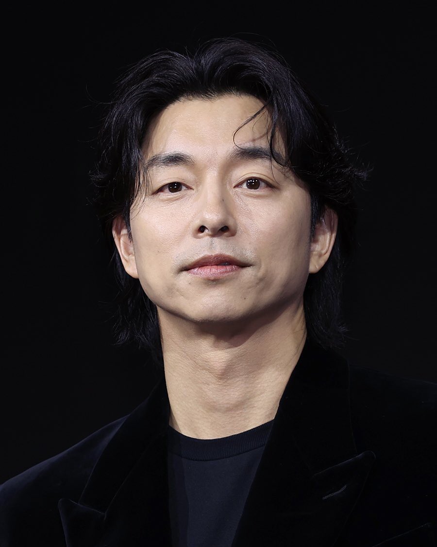 oopsgoeun's tweet image. pois o gong yoo tá servindo muito com esse long hair