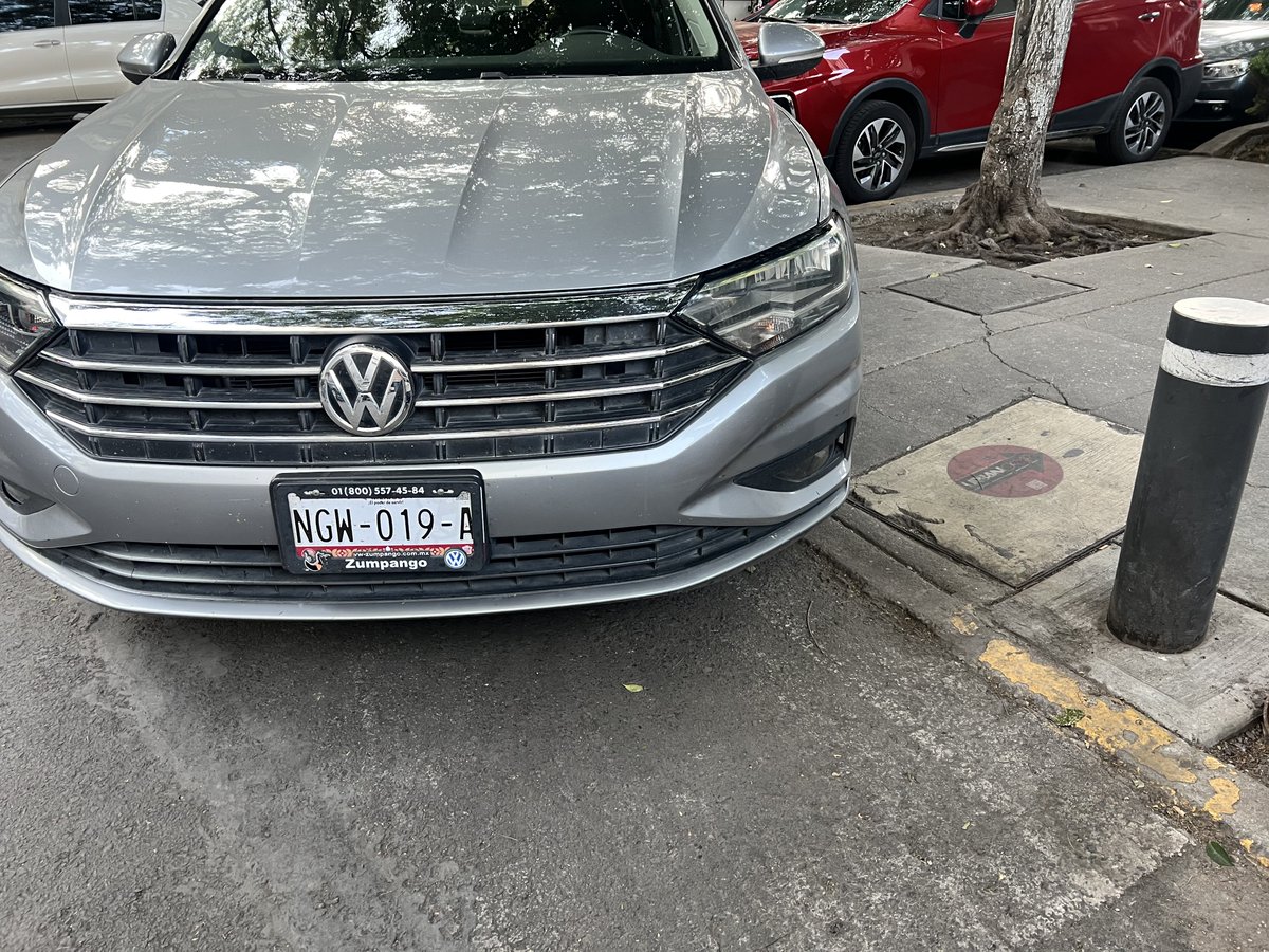 ilse8's tweet photo. @UCS_GCDMX increíble que les vale la gente con movilidad limitada! Río Volga esquina Río Guadalquivir, auto tapando la rampa y el paso. @AlcCuauhtemocMx #TransitoGCDMX https://t.co/K65udZYhHG