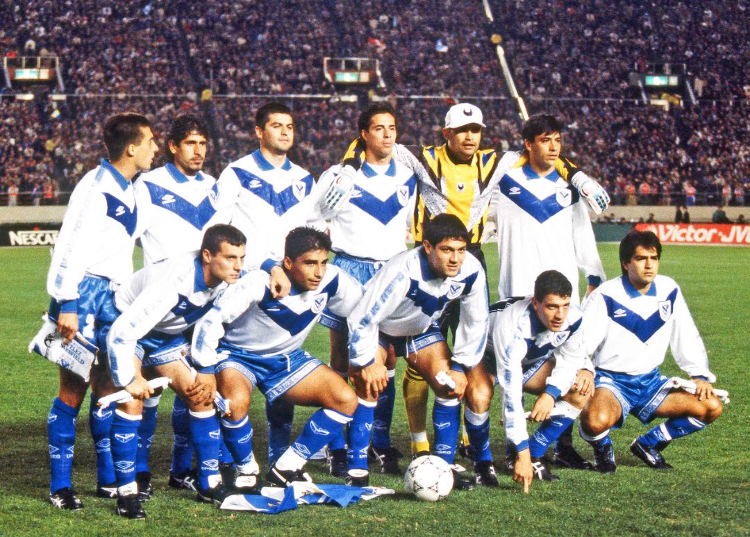 ElFortindeVelez's tweet image. 🈂️ Tokio 01.12.1994

🤔 ¿Sabes porque la Intercontinental que ganó #Vélez es distinta a todas las demás que ganaron los equipos ARG? 
7️⃣ Fue el único que jugó con 7 jugadores que surgieron de sus inferiores y el único equipo 🇦🇷 que ganó por 2 goles en una final directa.