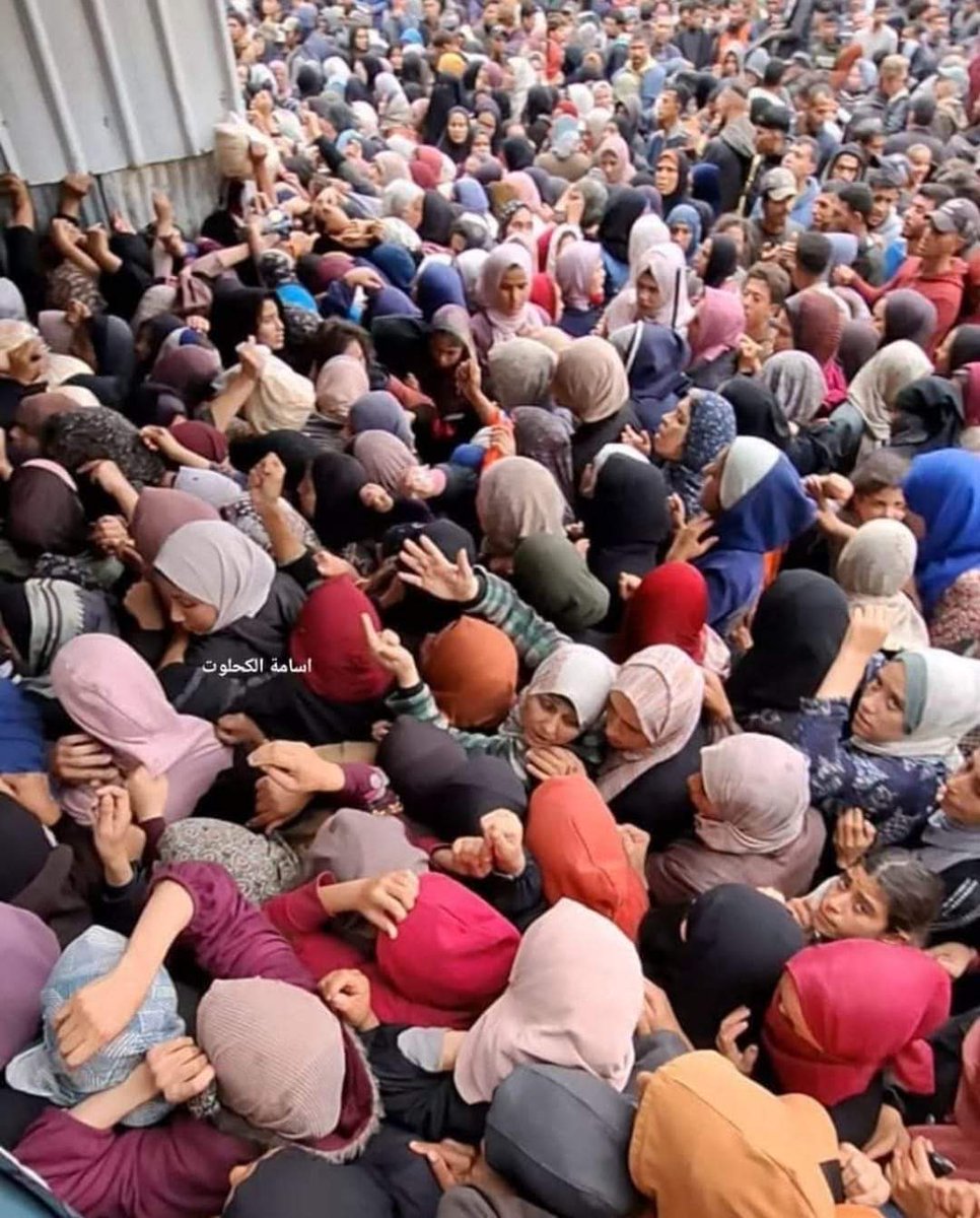 غـ𓂆ـزۃ ٢٠٢٤ 🇵🇸
مدينة كاملة تبحث عن رغيف خبز !
"للهِ سلَّمْتُ أمرًا لَسْتُ أَعْلَمهُ 
ما لي على حِمْلِه لكِنْ سَأرْضَاهُ

ربّاهُ لولاكَ لا سندٌ ولا أحَدٌ 
فأنْتَ حَسبي وَحَسْبِي أنّكَ اللهُ."