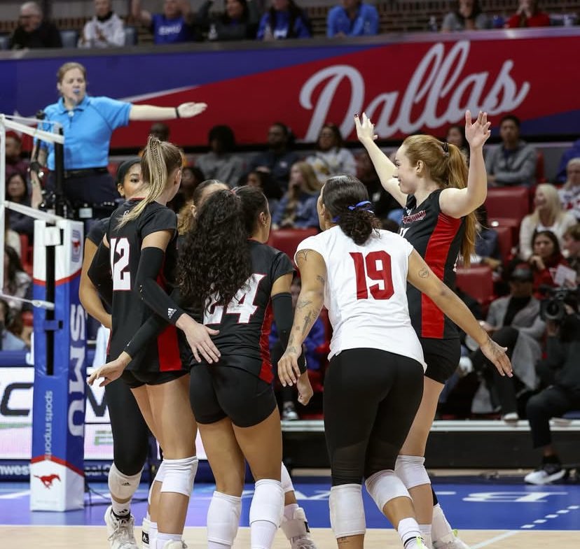 volleytrails's tweet image. NC State Volleyball pulls off a reverse sweep against No. 10 SMU: 15-25, 22-25, 25-14, 25-18, 17-15. 🇺🇸 #ACCWVB NCAAWVB #volleyball 

📸 @PackVball