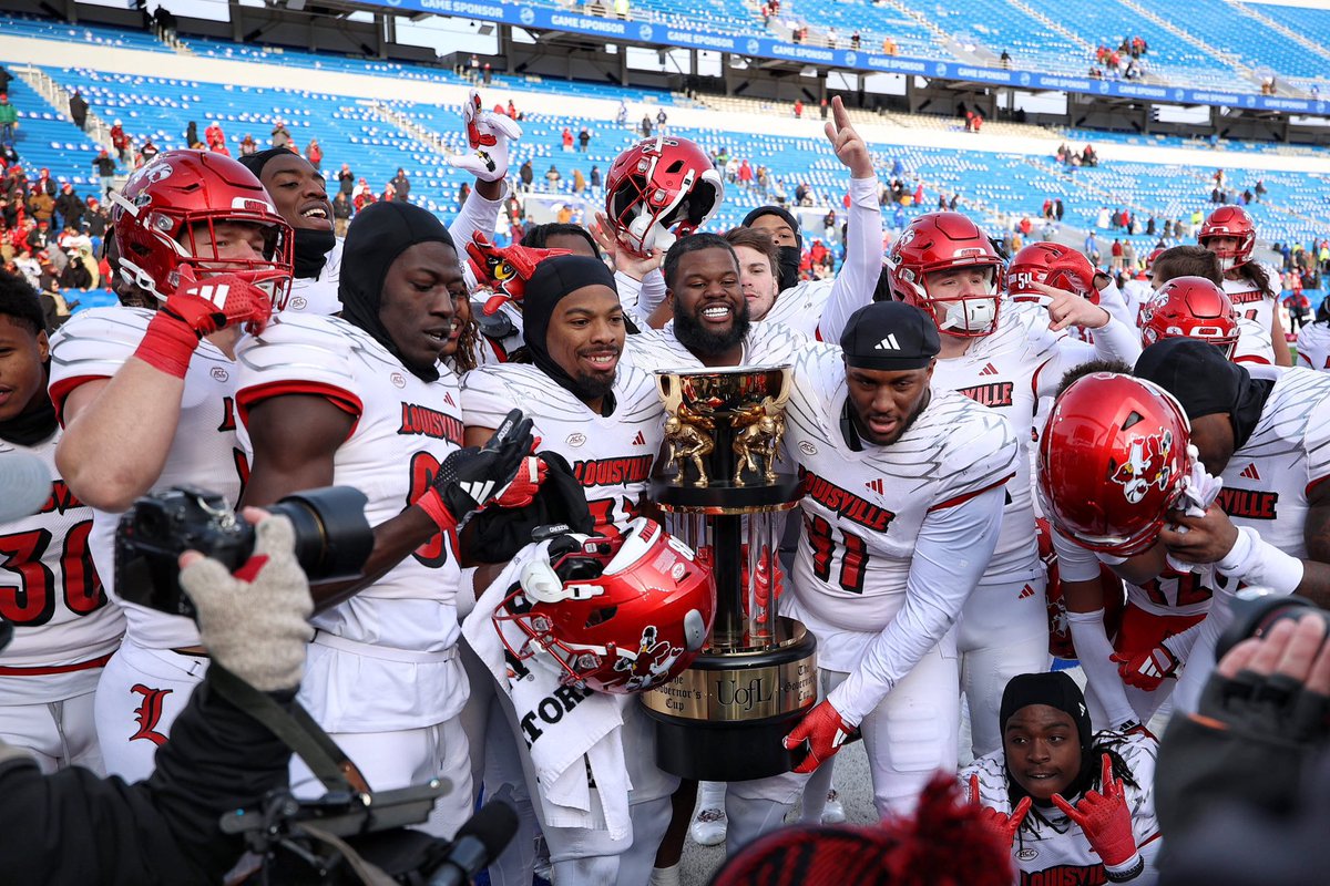 back where it belongs 🤝 #GoCards