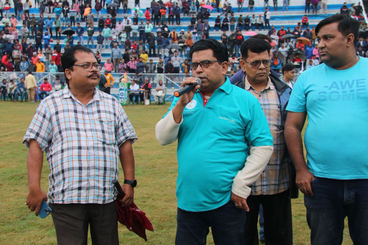 narayangoswamii's tweet photo. গতকাল অশোকনগর স্টেডিয়ামে ভারতীয় দলের ও কলকাতার ময়দান কাঁপানো খ্যাতনামা ফুটবলারদের নিয়ে আয়োজিত প্রদর্শনী 'ম্যাচ ফর বেঙ্গল' এর কিছু মুহূর্ত...
#AshoknagarAssembly
#matchforbengal
@AITCofficial @MamataOfficial @abhishekaitc https://t.co/kubaVRmpMN