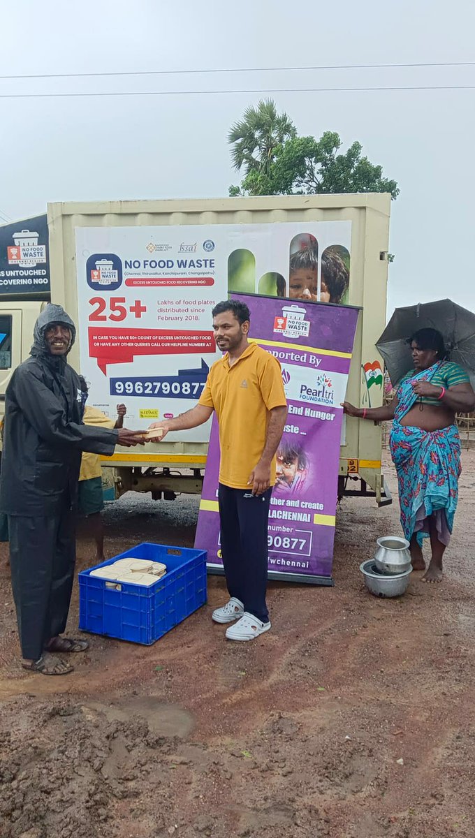 tnfoodsafety's tweet photo. Tamilnadu Food Safety Department No Food waste chennai Team distributed Foods sponsor by Aspire Systems on penjan cyclone affected public's at Egmore Children's Hospital and Thandalam,
Pandiramedu,alathur,edaya
Kuppam
#fssaiawareness #TNDIPR #fssaiindia #dphpm #FSSAI #FSW #WHO https://t.co/q0laXwEb13