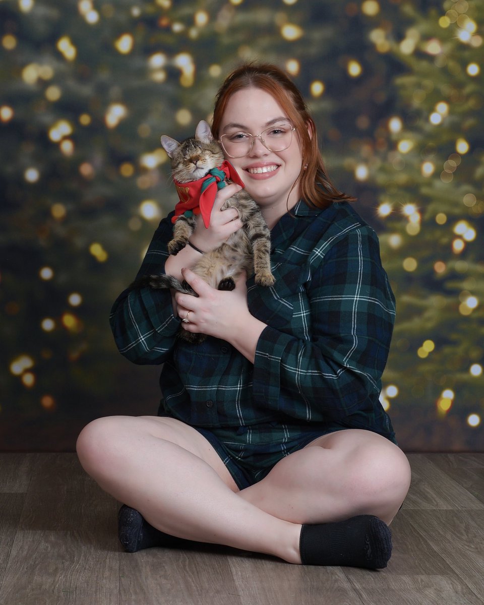 The traditional family the way God intended: two lesbians and their two cats

Also fiancée reveal ig 🕺🕺