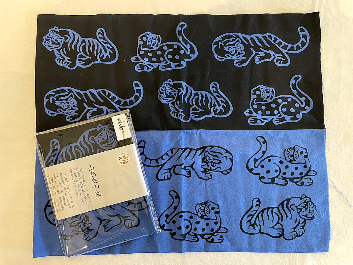 osafune_sword's tweet photo. 【新商品紹介】
長らく欠品していま��た、山鳥毛の虎デザインの手ぬぐい新色「墨蒼(すみあお)」色が入荷しました!
端が切りっぱなしになっているため、濡れても乾きやすく、寒い時期に大活躍します。
#くらし器てぬぐい
#Gocha
#長船ふれあい物産館 https://t.co/ncwhgK8MT6