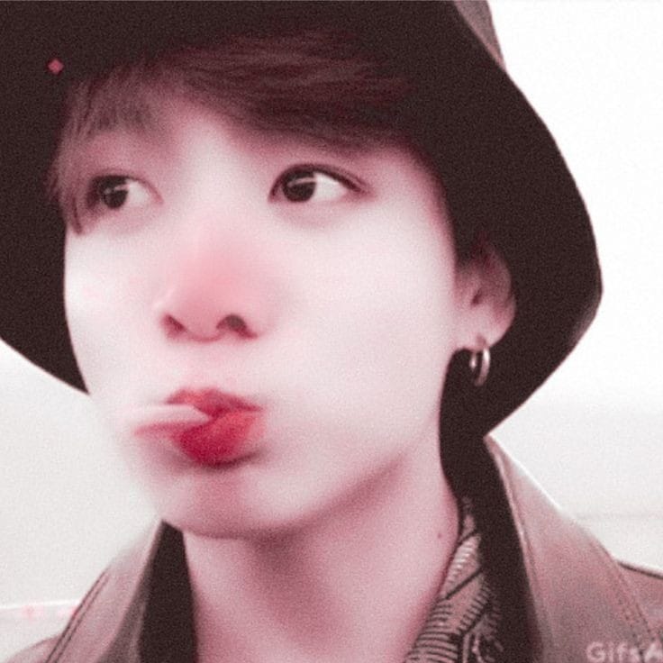 tô feliz hoje pq consegui enfiar 3 dedinhos no meu cuzinho 🥺💗
antes só aguentava dois
kskssksksksksksksksks