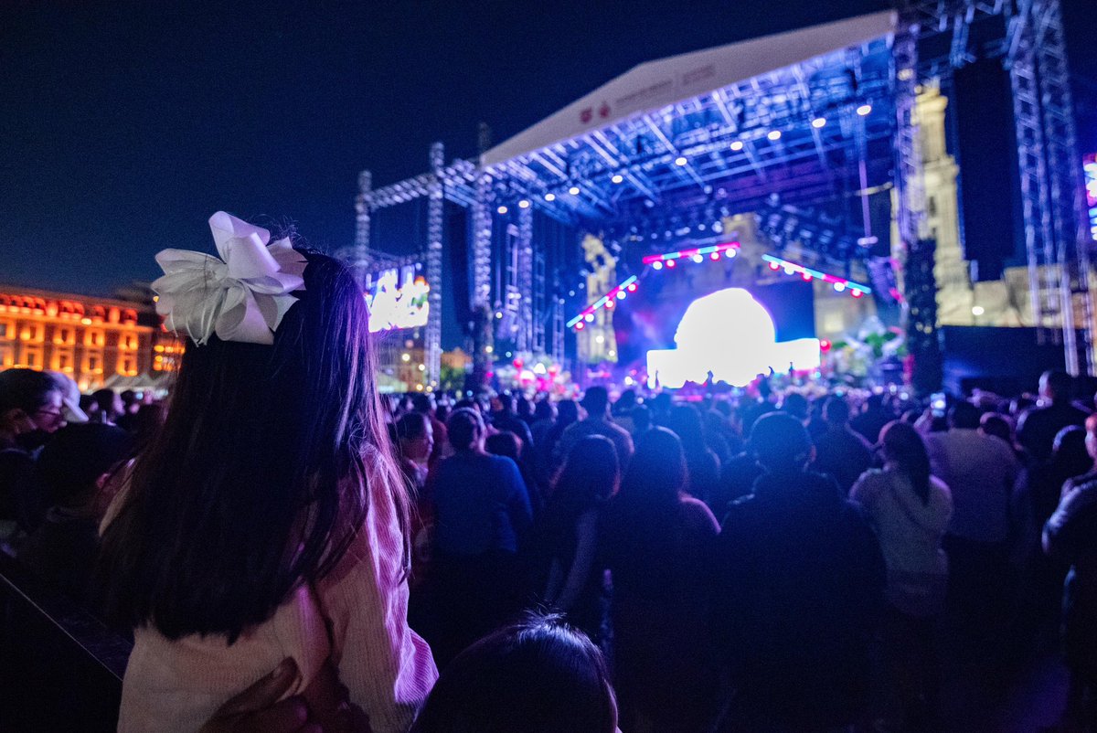 Clara Brugada Molina (@clarabrugadam) on Twitter photo ¡Viviendo la magia de <a href="/bombaestereo/">Bomba Estéreo</a> en el corazón de la ciudad! 🌟🎤 Espectáculos gratuitos como este nos demuestran que la cultura es para compartirla con todos. ¡Gracias por hacerlo posible! #CapitalDeLaTransformación ¡Viviendo la magia de <a href="/bombaestereo/">Bomba Estéreo</a> en el corazón de la ciudad! 🌟🎤 Espectáculos gratuitos como este nos demuestran que la cultura es para compartirla con todos. ¡Gracias por hacerlo posible! #CapitalDeLaTransformación