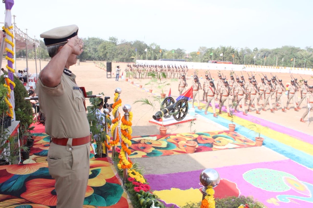 alokkumar6994's tweet photo. Training Institutes lay the foundation of professional competence.

But Policing is not merely profession, there has to be service orientation

Participated  in the Passing Out Parade of Reserve Sub Inspectors at PTC Kalaburgi on 26 th November. https://t.co/Viy4Nx3HwA