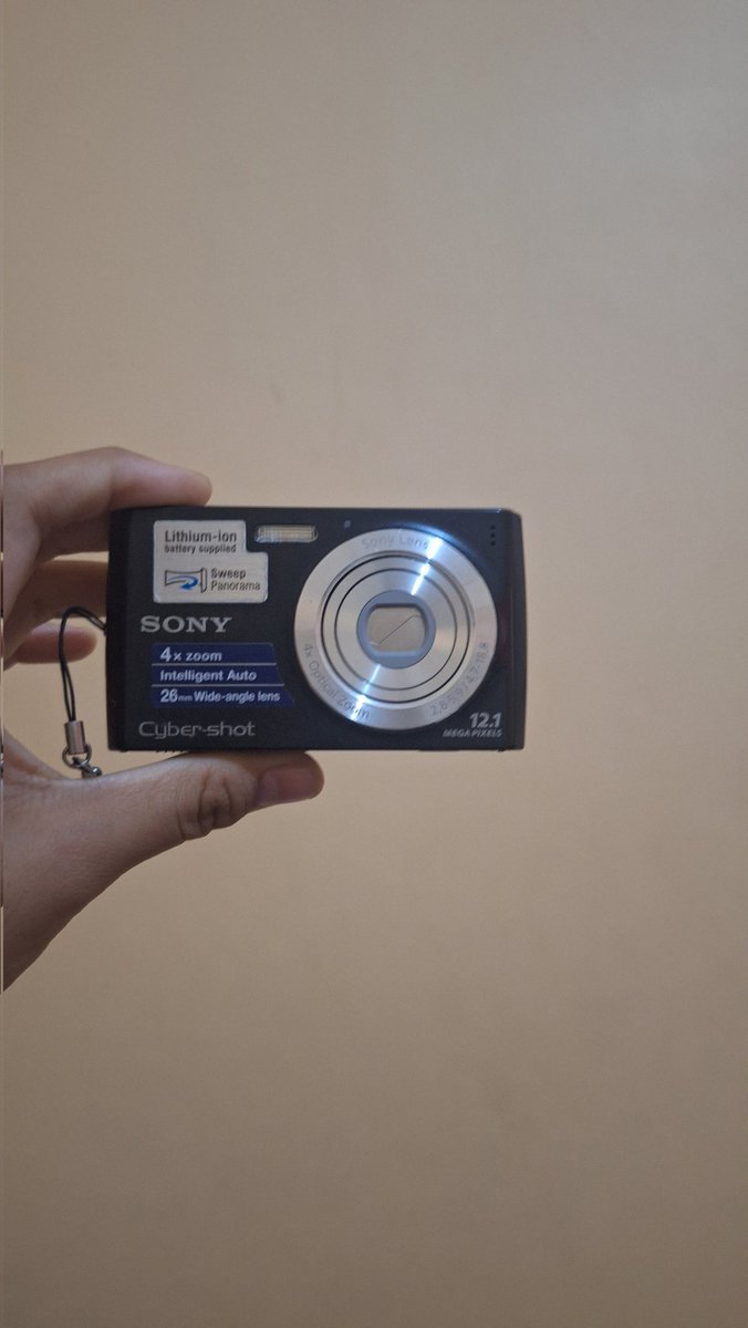 skincaredanne's tweet photo. WTS Sony Cybershot DSC-W510

body 9/10 
berfungsi dengan baik
lcd aman
zoom aman
flash aman
14mp 
include: baterai, charger baterai ori, memory card, strap

harga 1,1jt nego dikit
dom Cirebon

hasil foto liat di bawah https://t.co/Zh6IWiTOTA