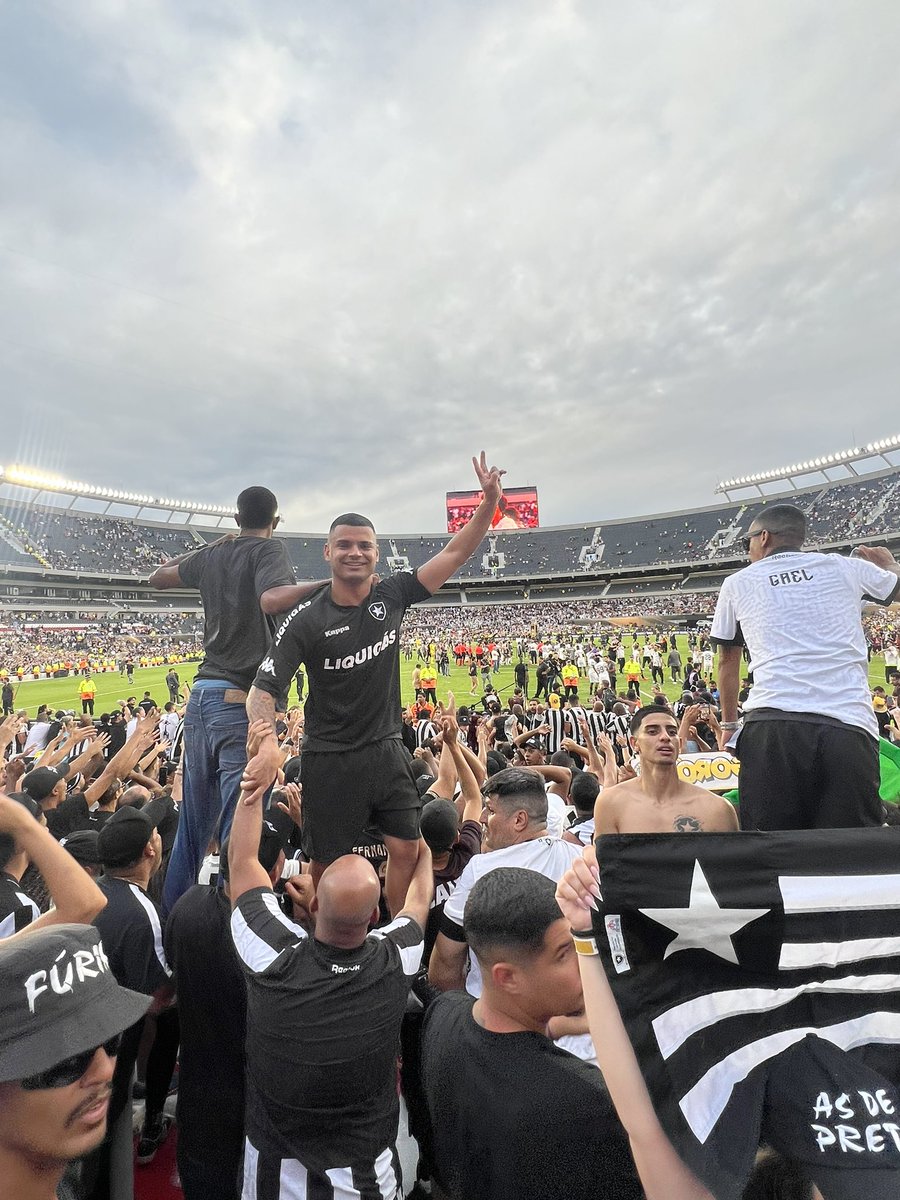 djnunooficial's tweet photo. HOJE É O MELHOR DIA DA MINHA VIDA 😭😍

É PRA VOCÊ PAI EU FALEI QUE IA LEVAR ESSA PRA NOSSA CASA 🖤🤍😭😭😭😭 https://t.co/cDf21zegmA