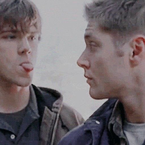 Sam Winchester tweet media