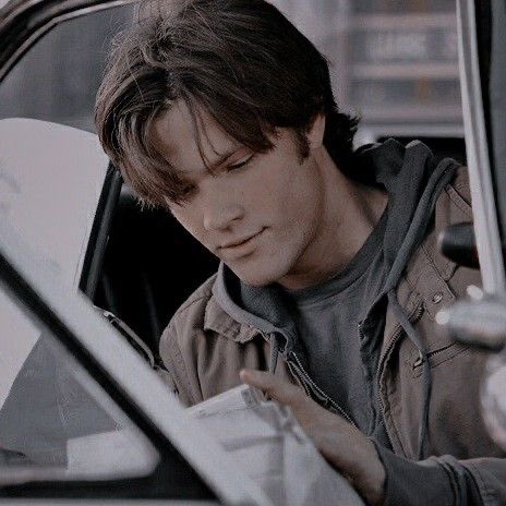 Sam Winchester tweet media