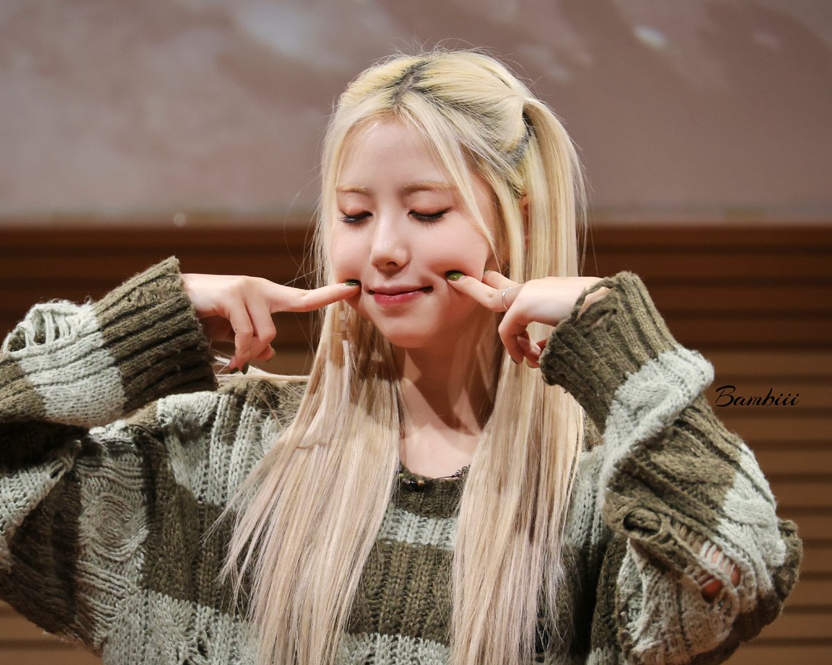 241130

#퍼플키스 #PURPLE_KISS #이레 #IREH