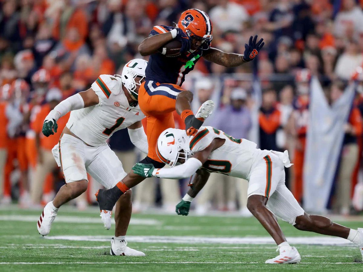 barstoolsports's tweet photo. Miami Royally Fucks Up, Blows a 21-0 Lead to Syracuse and May Have Played Itself Out of the Playoff https://t.co/oyWCca4Ghy https://t.co/iXQpMzhc3h