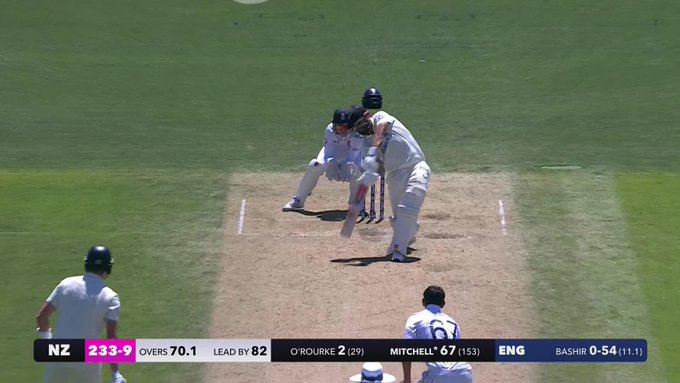 Daryl Mitchell defiance on day 4 🔥 📹 Credits: Twitter/BLACKCAPS
