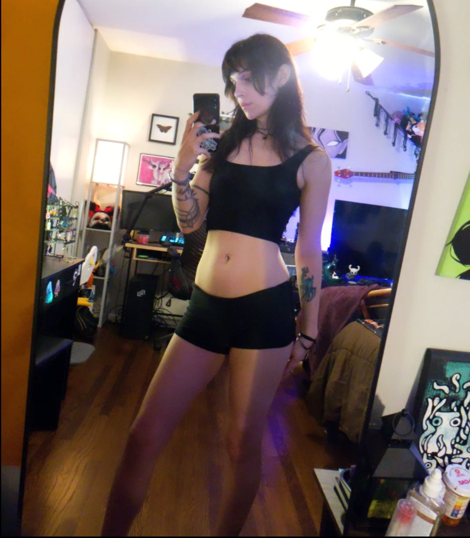 umbra_bug's tweet image. estrogen is fucking magic fr cause how am i built like this