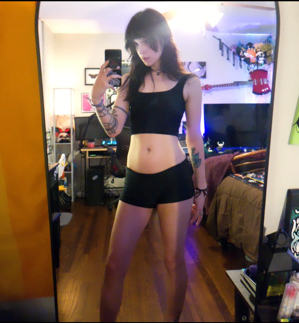 umbra_bug's tweet image. estrogen is fucking magic fr cause how am i built like this