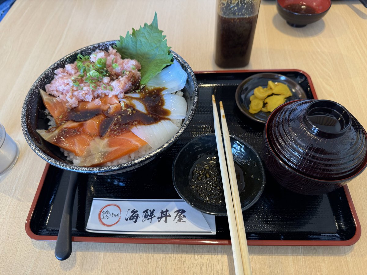 YBb3aVjlt5P4lfO's tweet image. 佐賀までお仕事しに行ってきました💦
お昼に某有名釣りYouTuberの海鮮丼食べて帰りました☺️
美味しゅうございました♪