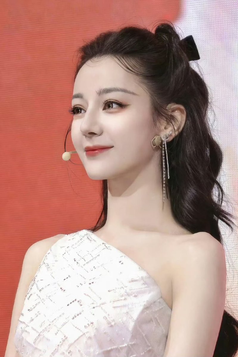 GapasinMar12499's tweet photo. #Dilraba  #NETIZENSREPOR vote 
#Asian celebrity of the year 2024.
Congratulations 🎊 👏 to #Dilraba top 20 the only female Chinese celebrity are in list of top 20 https://t.co/0uXs2WxNmr