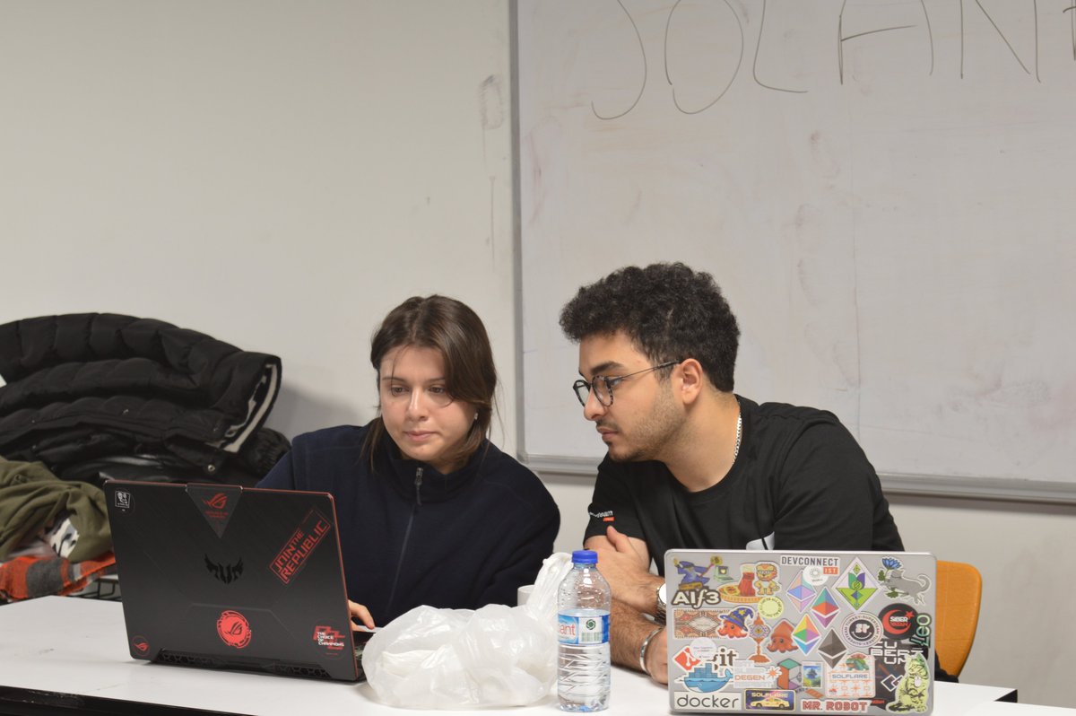 Bir hackathon'da <a href="/SuperteamTR/">Superteam Turkey 🇹🇷</a> mentörleri varsa her zaman bir adım öndesinizdir 🤓