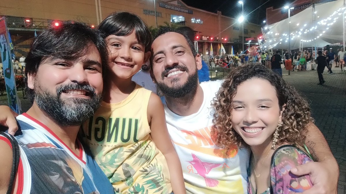 EBiondi88's tweet photo. Tem pacote de dados para carregar essa foto?
@Omardeideais @elladanidias 
Muito bom conhecer vocês. https://t.co/OWW8TY6UTU