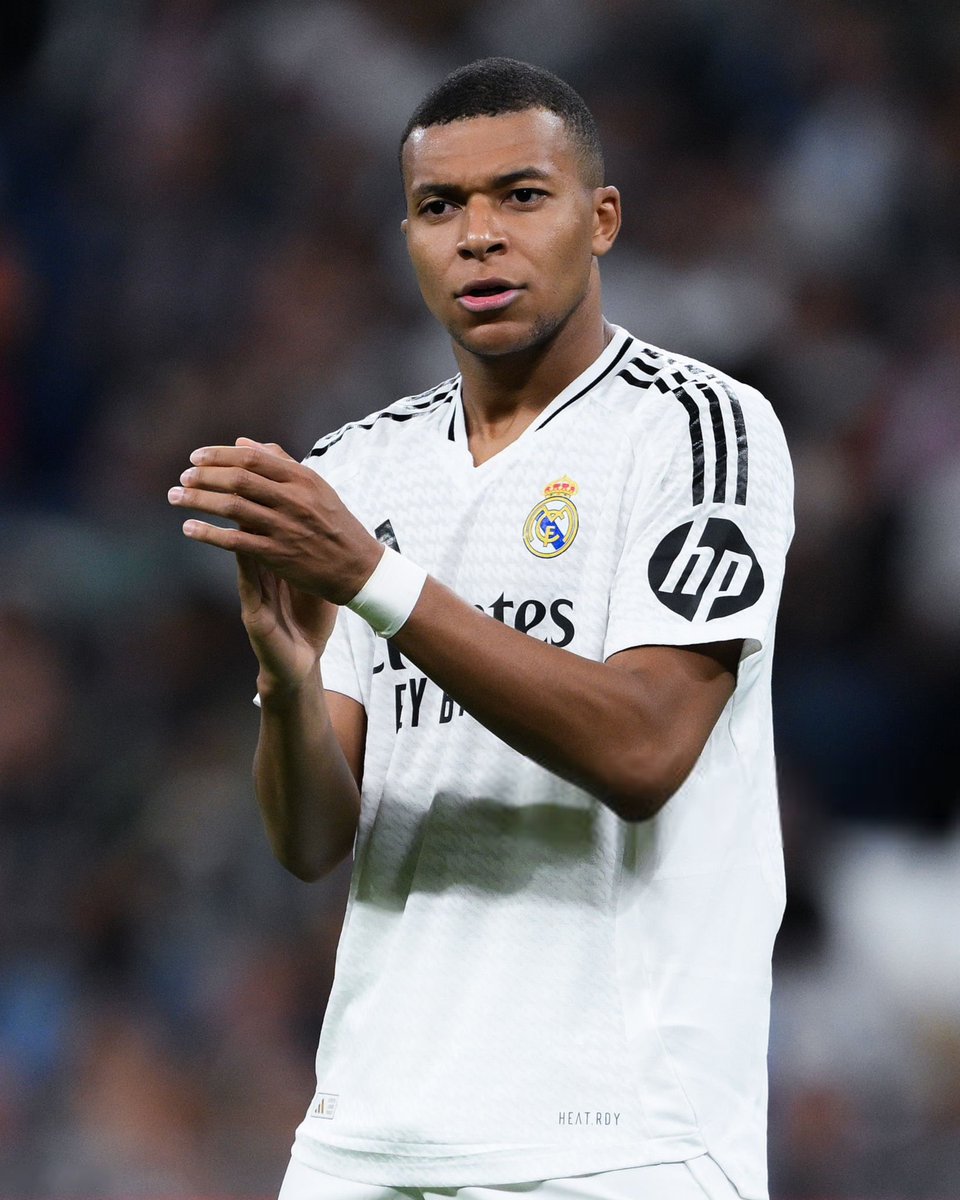RealMadridMada's tweet photo. 🚨🇫🇷| Mbappé a le SOUTIEN TOTAL de ses coéquipiers du Real Madrid. Les joueurs disent qu'il est l'un des MEILLEURS du monde. @diarioas ✅💪 https://t.co/d1Xu6RpaHp