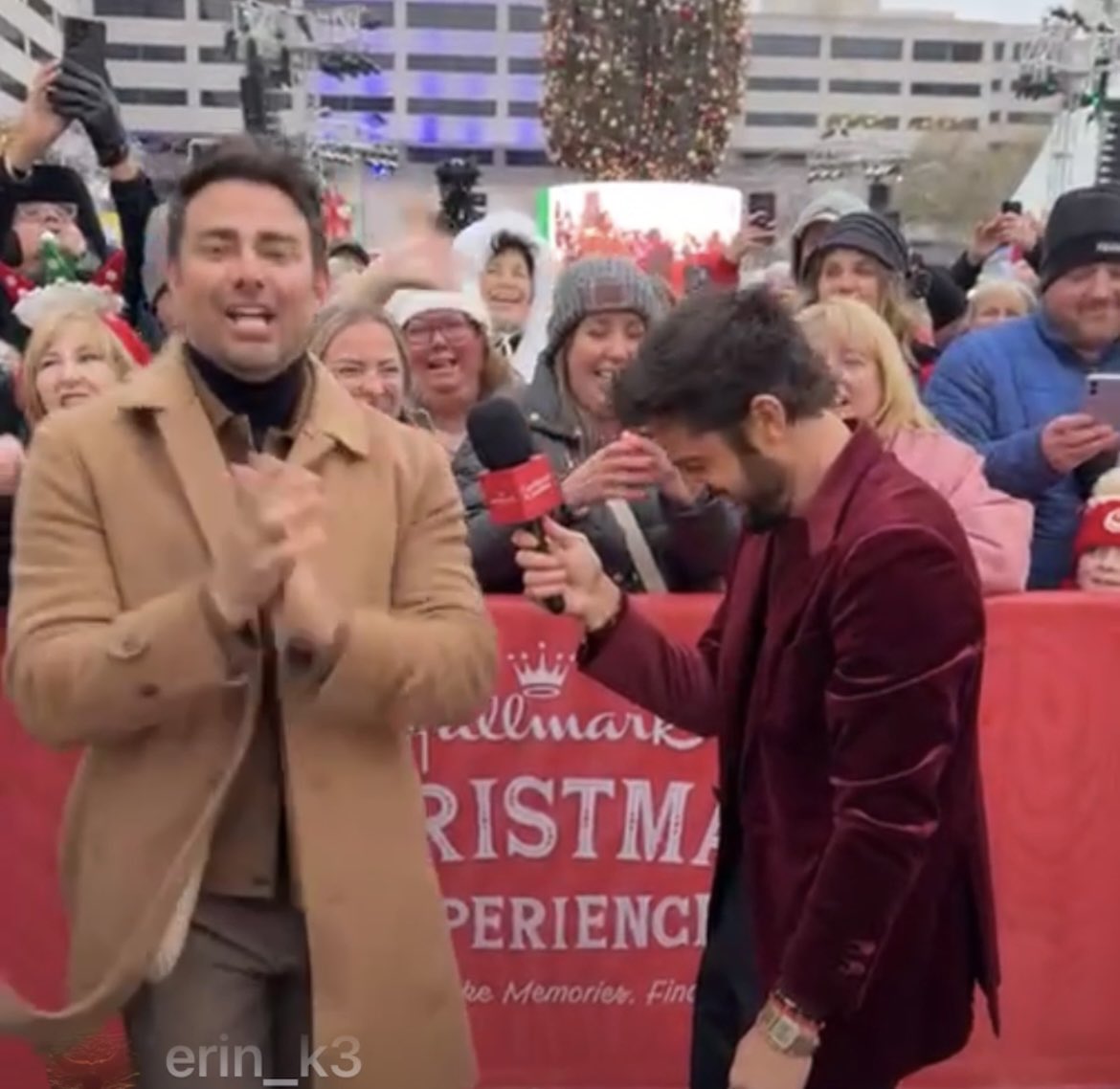 hynes_lines's tweet image. Tyler’s biggest cheerleader. Jonathon Bennett!
#holidaytouchdown
@tyler_hynes
@hallmarkchannel
#hynies
#tylerhynes
@hunterhaleyking
@chiefs
@dkelce