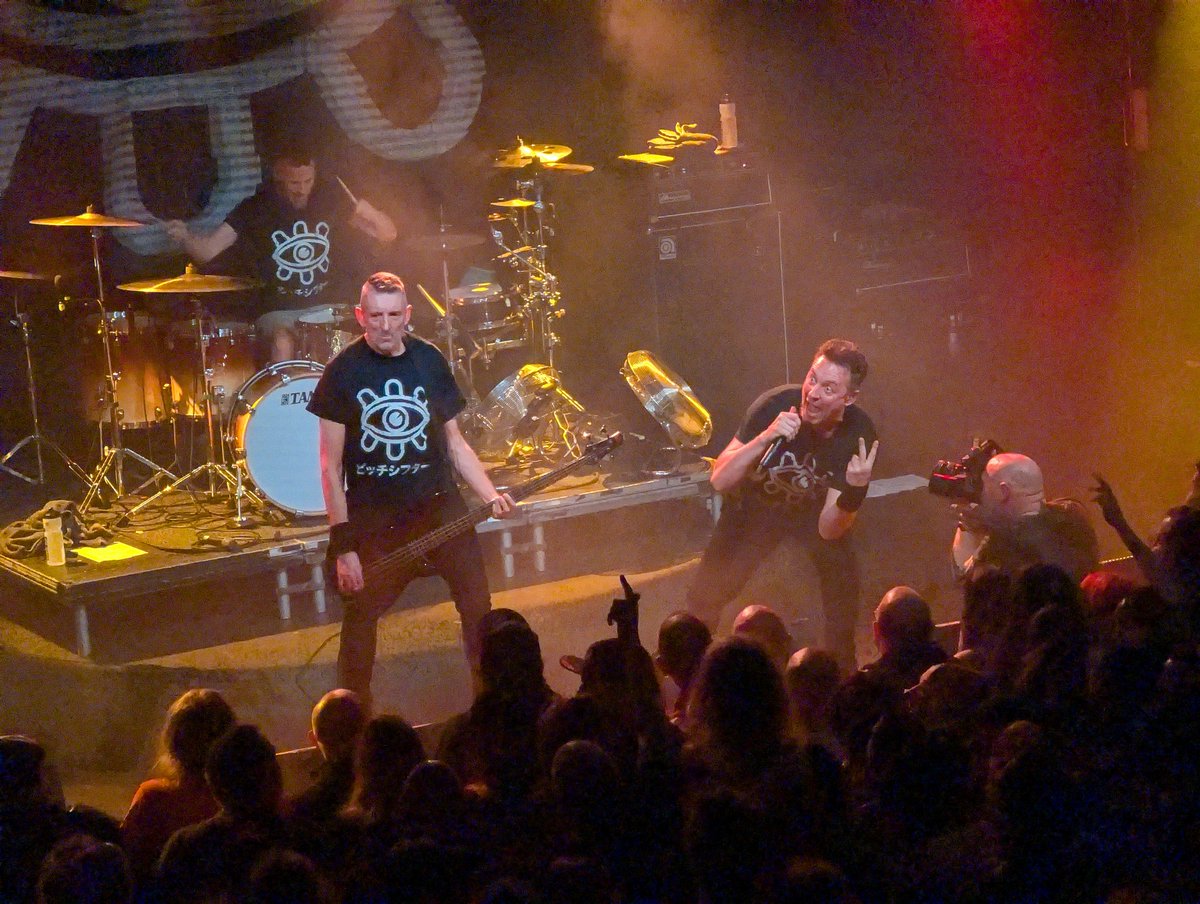 0rochi's tweet photo. @MysteryNorville @Pitchshifter @DHPFamily @BLACKGOLDhg @Swearblind @Rock_City_Notts Nice. I was in the balcony for the first time tonight. Great Show. @Swearblind and @BLACKGOLDhg were outstanding too. https://t.co/VnJR8bc4AI