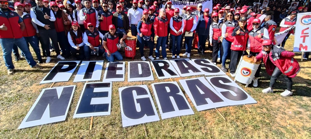 CTM_MX's tweet photo. En representación de nuestro líder nacional, Don @CarlosAceves_ del Olmo, el Secretario General Adjunto, @Tereso_Medina, asistió al 1º Informe del Gobernador de Coahuila, @ManoloJim. 

¡Que su labor se siga reflejando en beneficio de las y los trabajadores del coahuilenses! https://t.co/YHNuzEQjFc