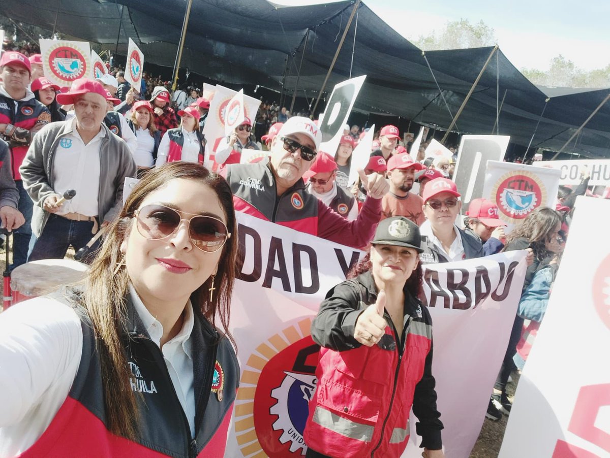 CTM_MX's tweet photo. En representación de nuestro líder nacional, Don @CarlosAceves_ del Olmo, el Secretario General Adjunto, @Tereso_Medina, asistió al 1º Informe del Gobernador de Coahuila, @ManoloJim. 

¡Que su labor se siga reflejando en beneficio de las y los trabajadores del coahuilenses! https://t.co/YHNuzEQjFc