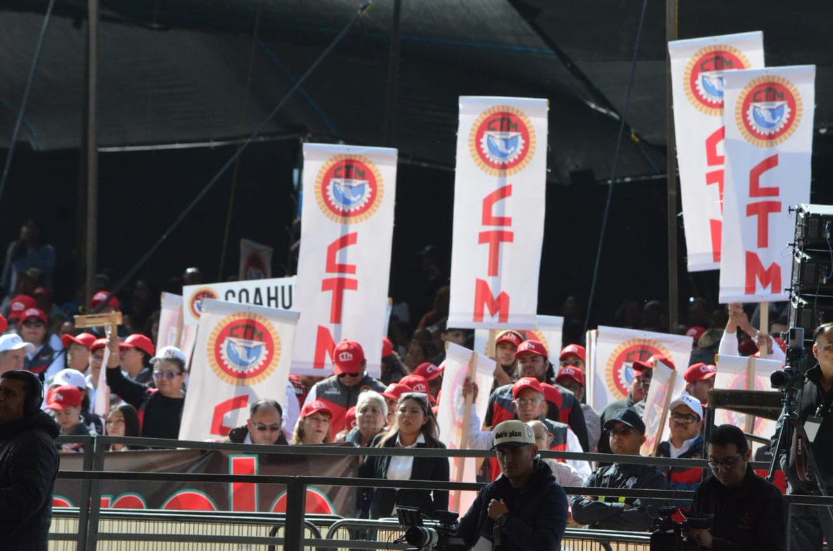 CTM_MX's tweet photo. En representación de nuestro líder nacional, Don @CarlosAceves_ del Olmo, el Secretario General Adjunto, @Tereso_Medina, asistió al 1º Informe del Gobernador de Coahuila, @ManoloJim. 

¡Que su labor se siga reflejando en beneficio de las y los trabajadores del coahuilenses! https://t.co/YHNuzEQjFc