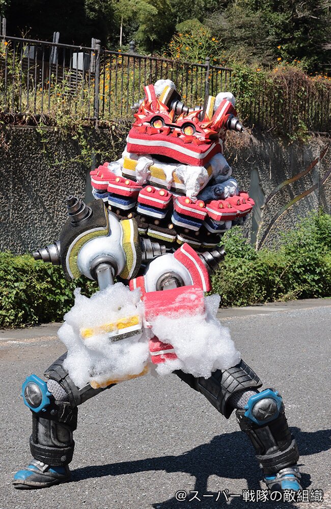 スポンジデブ ハシリヤン本家&苦魔獣 スポンジグルマー 全高／193cm（ギャーソリン大