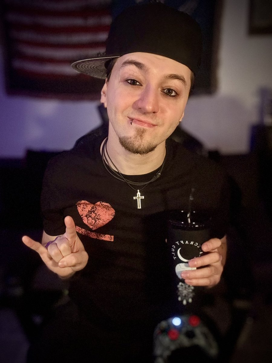 TommyKubiski's tweet image. We’re live for some games &amp;amp; tunes! All donations towards @heartsupport’s #GivingTuesday charity; helping people with their mental health and connecting them with assistance &amp;amp; resources. Show us what you’re listening to, hang w/ friends, &amp;amp; have fun🕹️
twitch.tv/TommyKubiskiMu… 📺
#HS