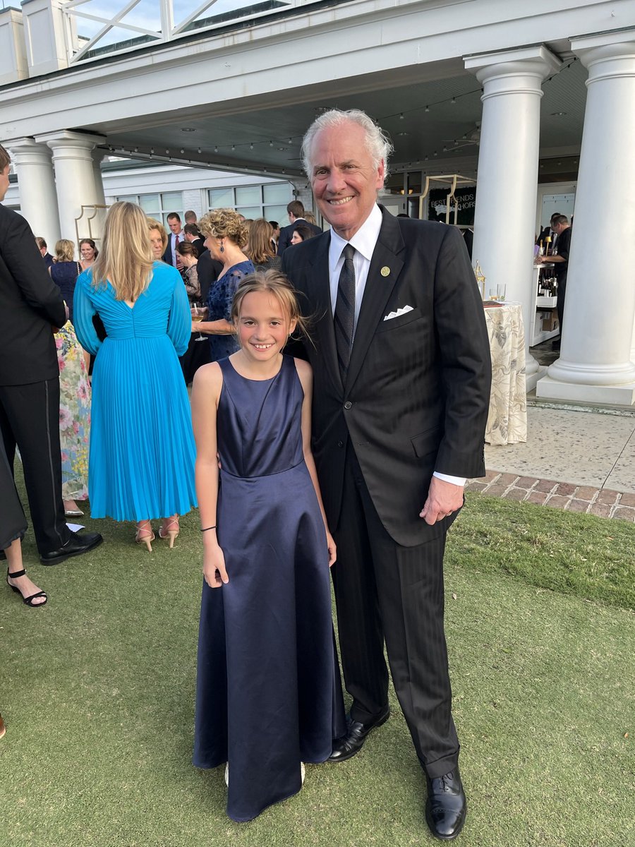 schmidtdog75's tweet photo. @realDonaldTrump Can my daughter and I please come to your Inauguration https://t.co/YWx5xxOinD