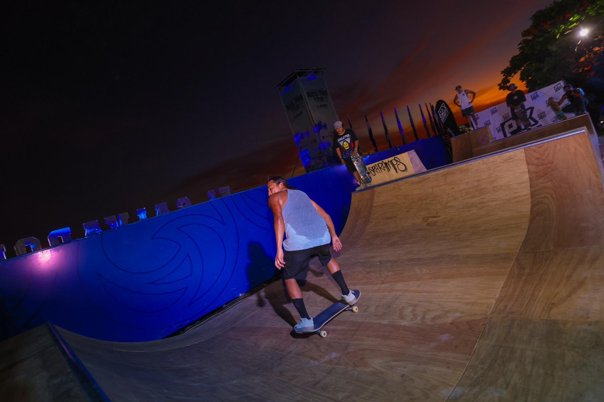 TejidoSocialSv's tweet photo. Cada participante dio lo mejor de sí, mostrando trucos impresionantes sobre la patineta en las rampas. 🛹🔥

#TejidoSocial | #AlasProTour | #ElSalvador https://t.co/7MTJfhBJ0y
