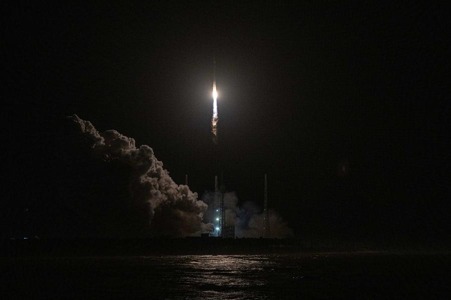 XHscitech's tweet image. China launched a new carrier rocket into space on Saturday night from the Hainan commercial spacecraft launch site on the southern island province of Hainan. Click to find more about the Long March-12 carrier rocket in the #Explainer xhtxs.cn/ZeV