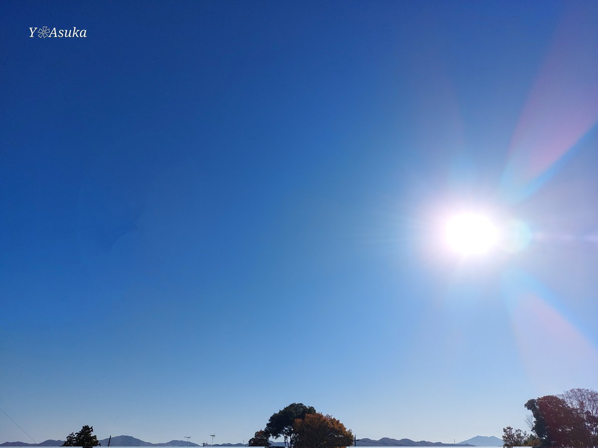yumeasutw's tweet photo. #青空 にお日様燦々✨快晴の #日光連山 が望める冷えた日曜日の朝☀️
予想最高/最低気温🌡️16℃/1℃
晴れ時々曇り☀/☁️
お洗濯日和👕👖日中は南風そよそよ穏やかな小春日和となりそうです🍁
#イマソラ #いまそら
#空の名前
#天気の図鑑 #雲の超図鑑
#12月も宜しくお願いします
#a2024 #a1201 #a202412 https://t.co/ktcSBPma7b