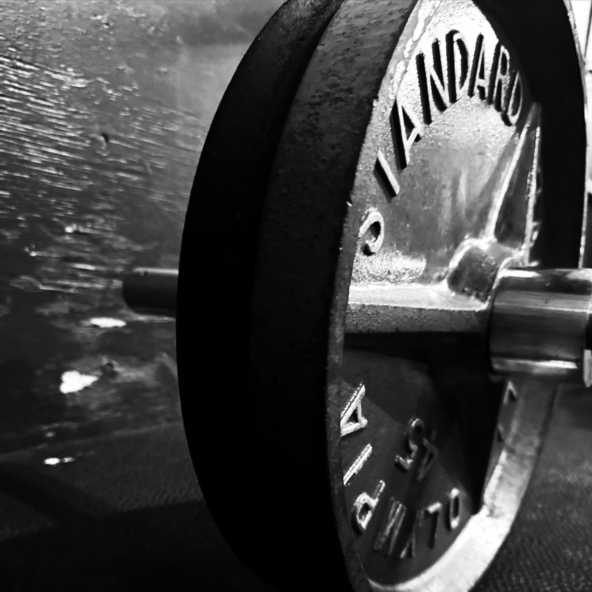 RiseAgain2Reign's tweet photo. PR deadlift @ 205lbs. This might not seem like much to some. But it’s a big deal to me! https://t.co/86Fid9xR5E