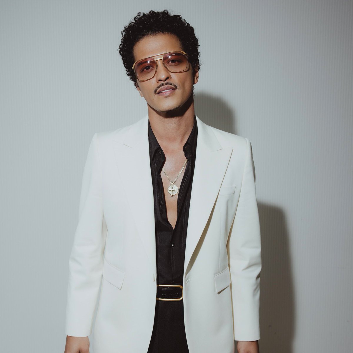 chartdata's tweet image. Bruno Mars becomes the first artist to surpass 136 million monthly listeners in Spotify history.