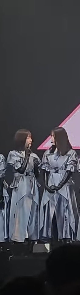 mimomimo_mimomo's tweet image. ぞののヘッドセットに髪が引っかかってるの取ってあげてる村山さん。玲美羽てえてえ。
#大園玲
#村山美羽 
#玲美羽