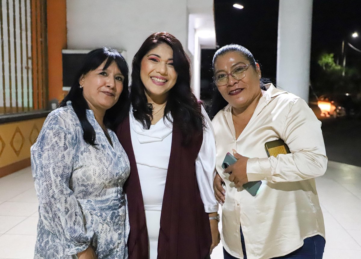 AriBarreraMor's tweet photo. Gracias a todos y cada uno de ustedes que me dan un poquito de su cariño pidiéndome una foto, dándome un abrazo o regalándome una sonrisa. ¡Los quiero mucho! ❤️

#AriadnaBarrera 
#DiputadaFederal
#FelizSabado 
#Jiutepec https://t.co/fHTmd3n43d