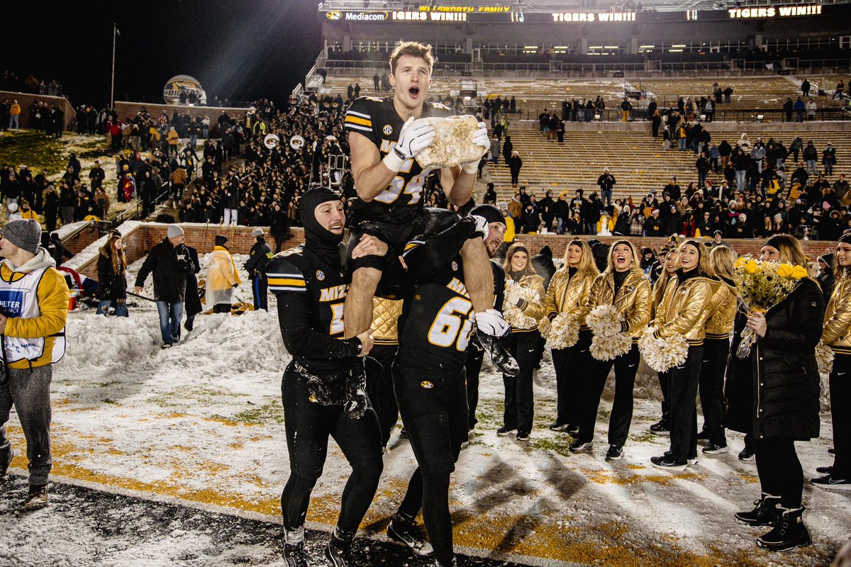 No better tradition

#MIZ 🐯🏈