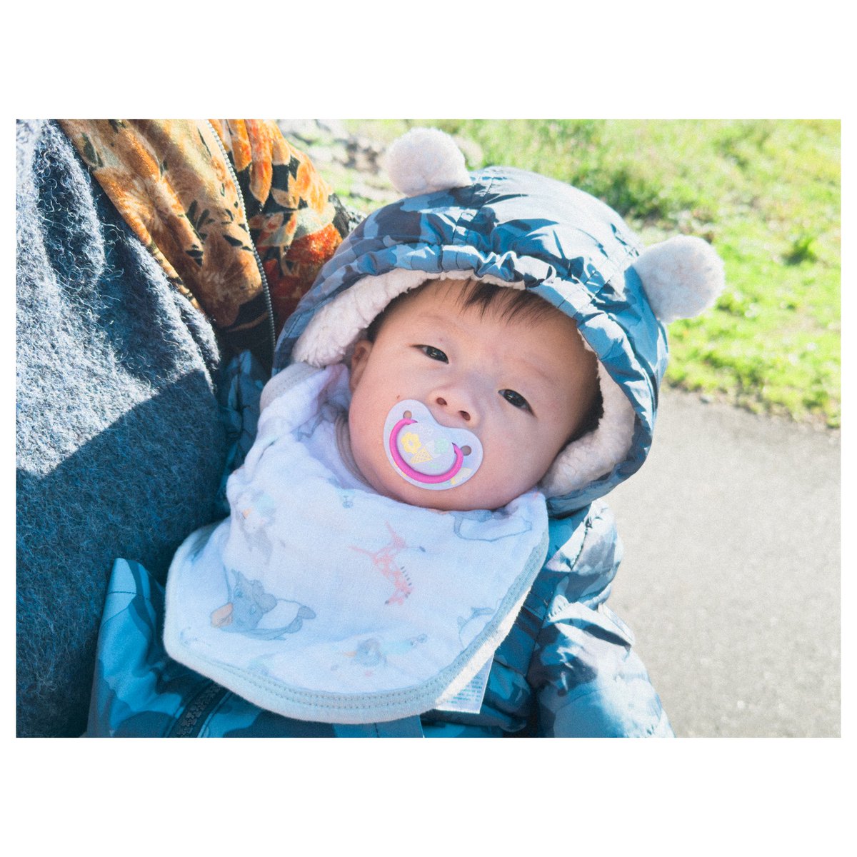 StarrySky_ats2's tweet photo. 生後184日目。
産まれてからまだ1度も行けてなかったお墓参りへ。
御先祖さまにご挨拶ができた。
セカンドストリートで買ったダウンジャケットがかわいい。
暖かそうでよかった。
#育児日記
#AppleiPhone15Pro https://t.co/jY1fFvkIsa